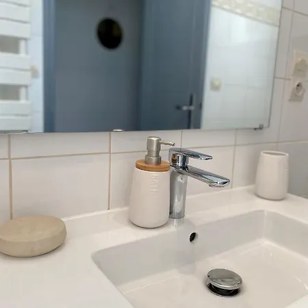 Apartment On Waves : Studio Calme, Proche Plages Et Centre *